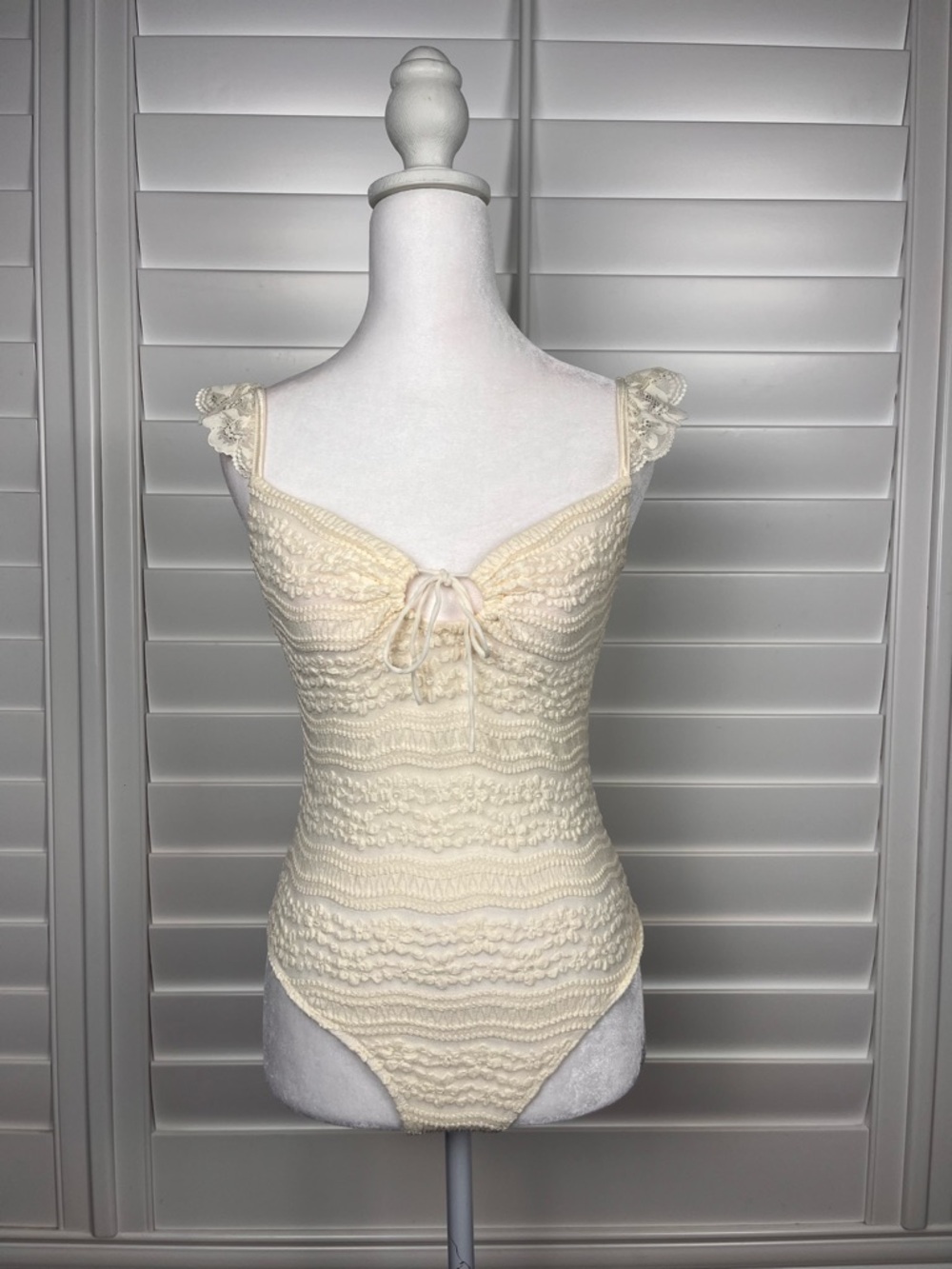 Guess Cream Lace BodySuit Size XS cottagecore coquette boho